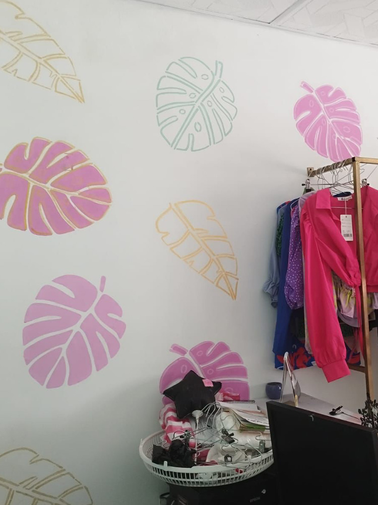 Mural de Alexa con la colección Monstera